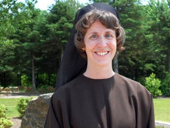 lee-robyn-nun