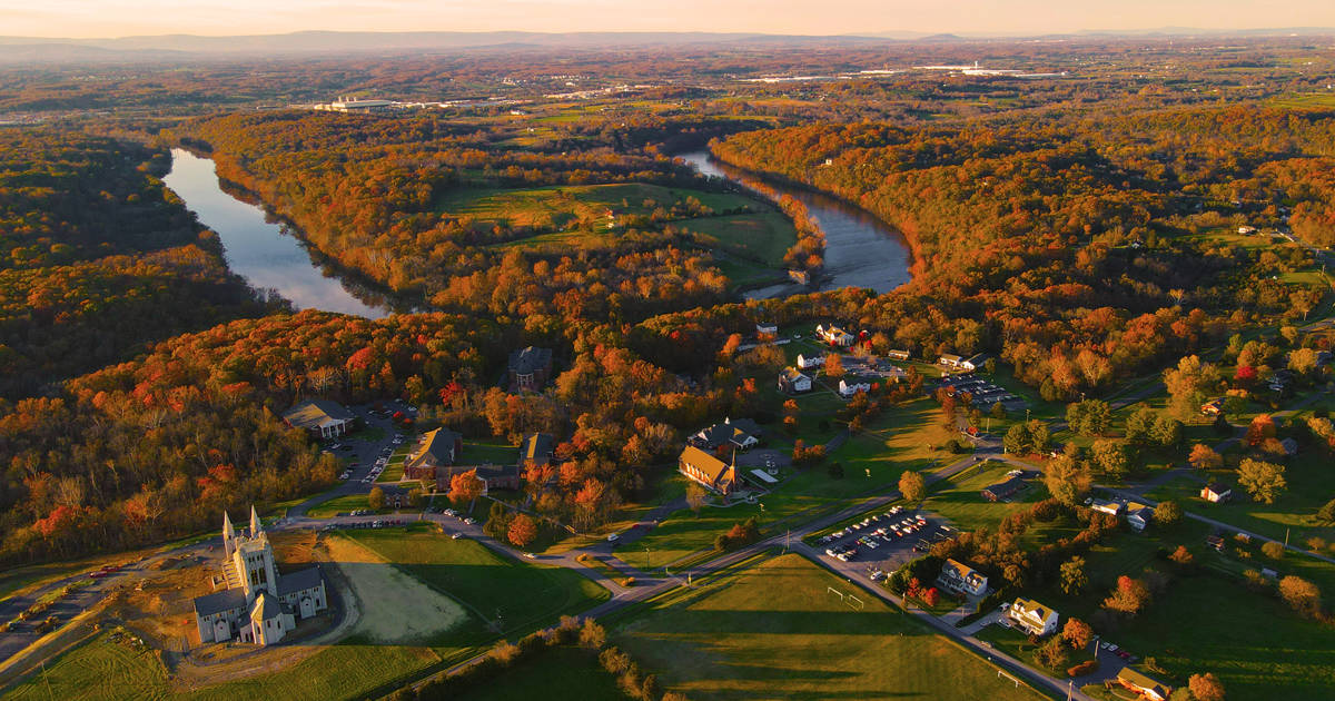 Christendom College will welcome prospective students and their families to campus during multiple special visit days this fall, including two Open House events, on September 10 and November 19 respectively, and a Homeschool Visit Day on October 29.