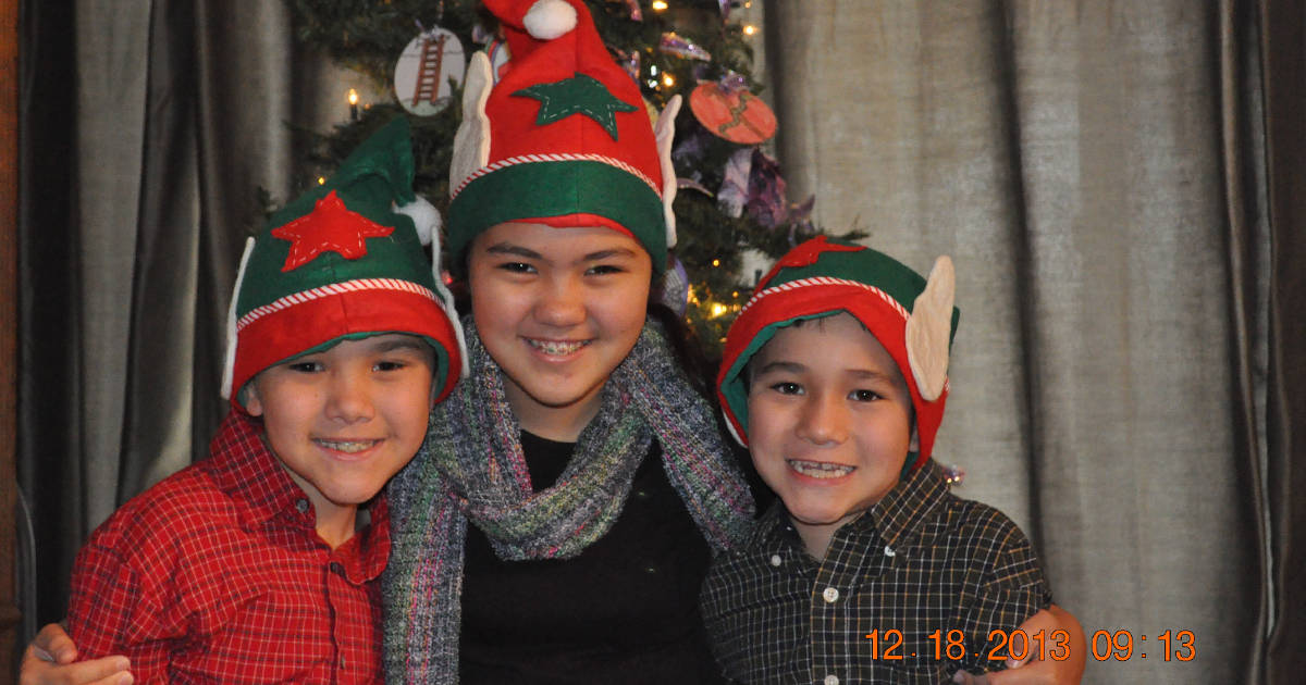 The Cruz siblings dress as elves for a 2013 Christmas photo.