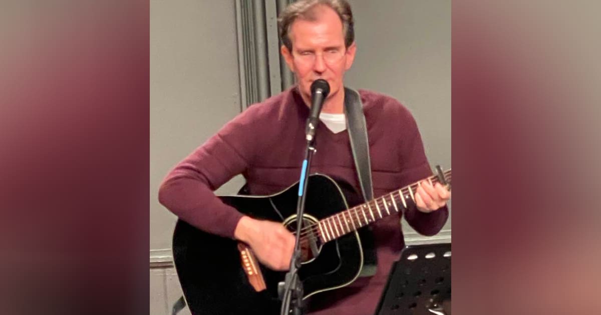 Throughout the show, Shannon performed a number of original songs based on traditional Irish melodies, telling the Irish history of Rochester after World War II.