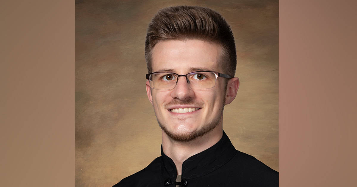 Deacon Nate Tapsak ’19.