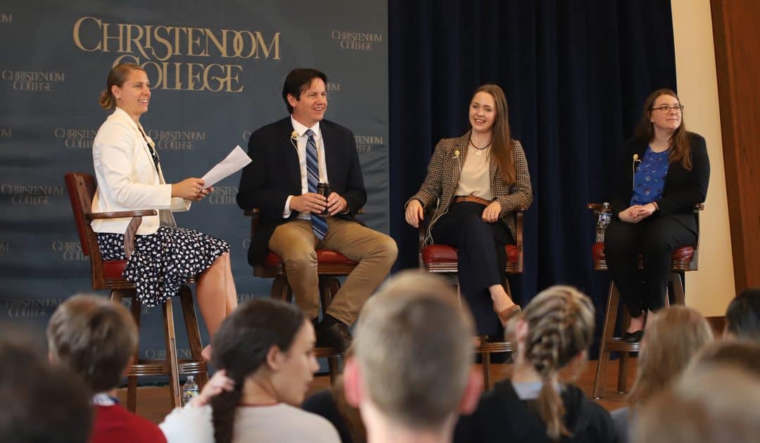 Alumni Political Writers Mentor Students at Life on Tap